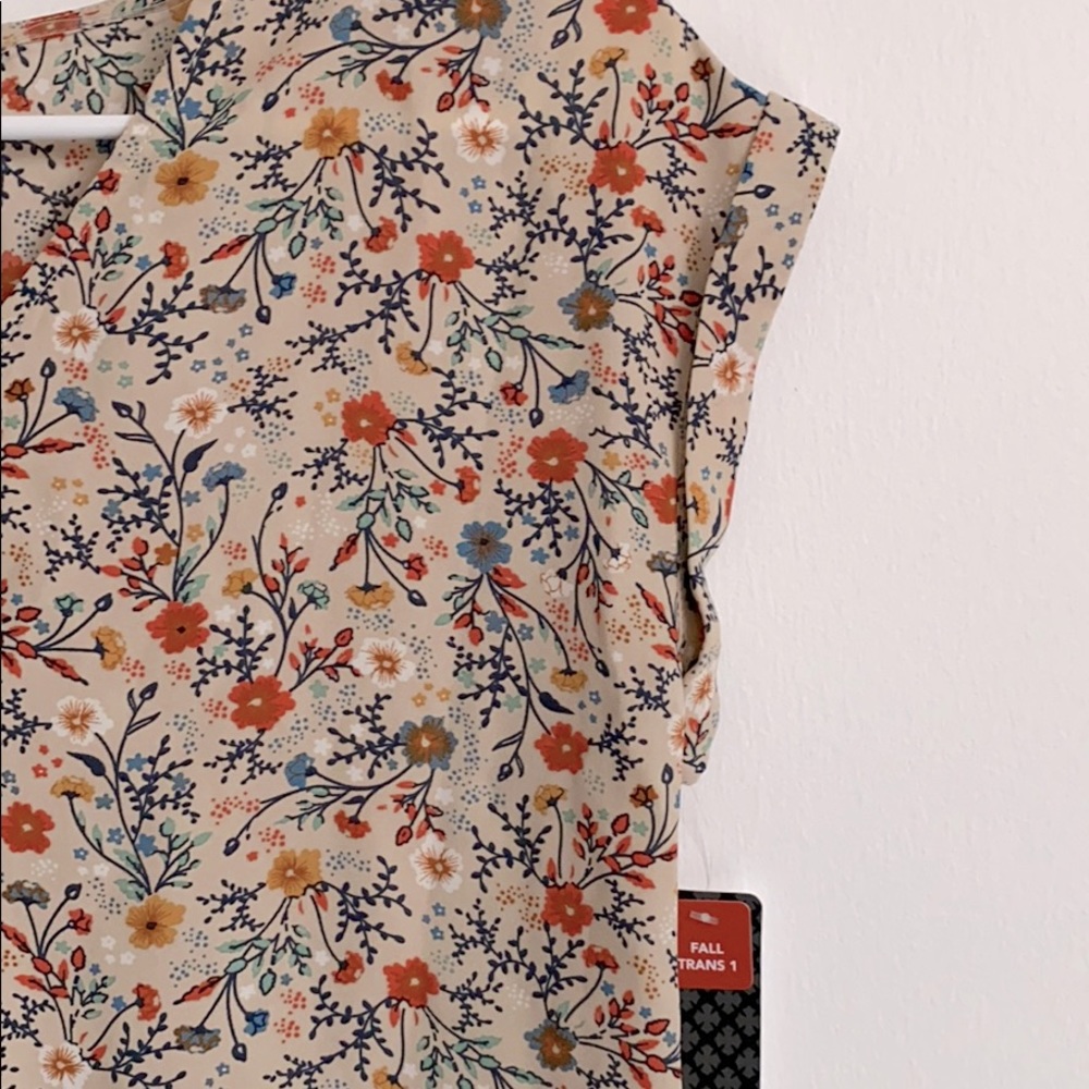 Flower Blouse - Picture 3 of 4